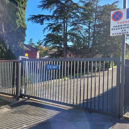Apartma Zusterna Za Bazenom Koper Buitenkant foto
