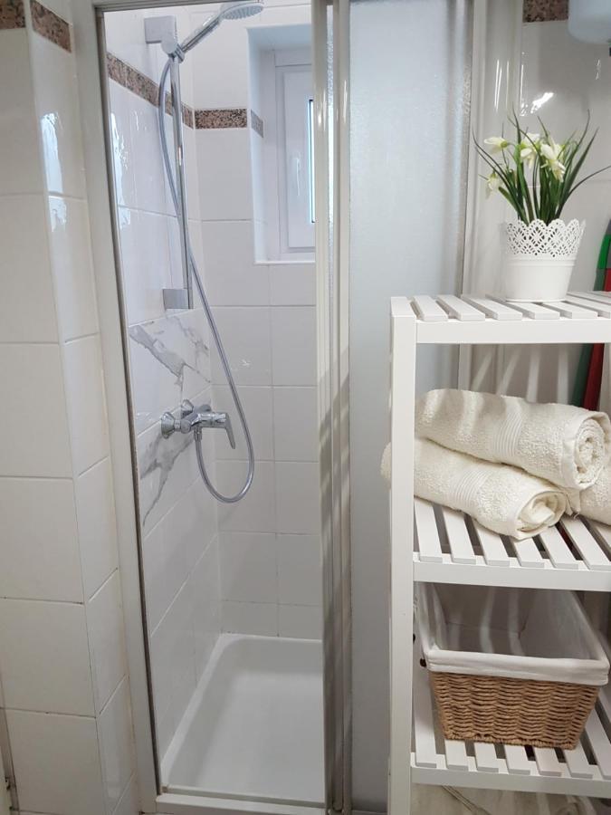 Apartma Zusterna Za Bazenom Koper Buitenkant foto