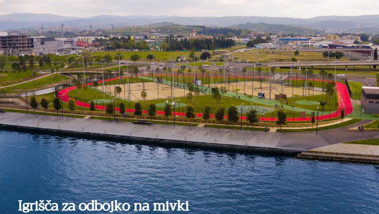 Apartma Zusterna Za Bazenom Koper Buitenkant foto