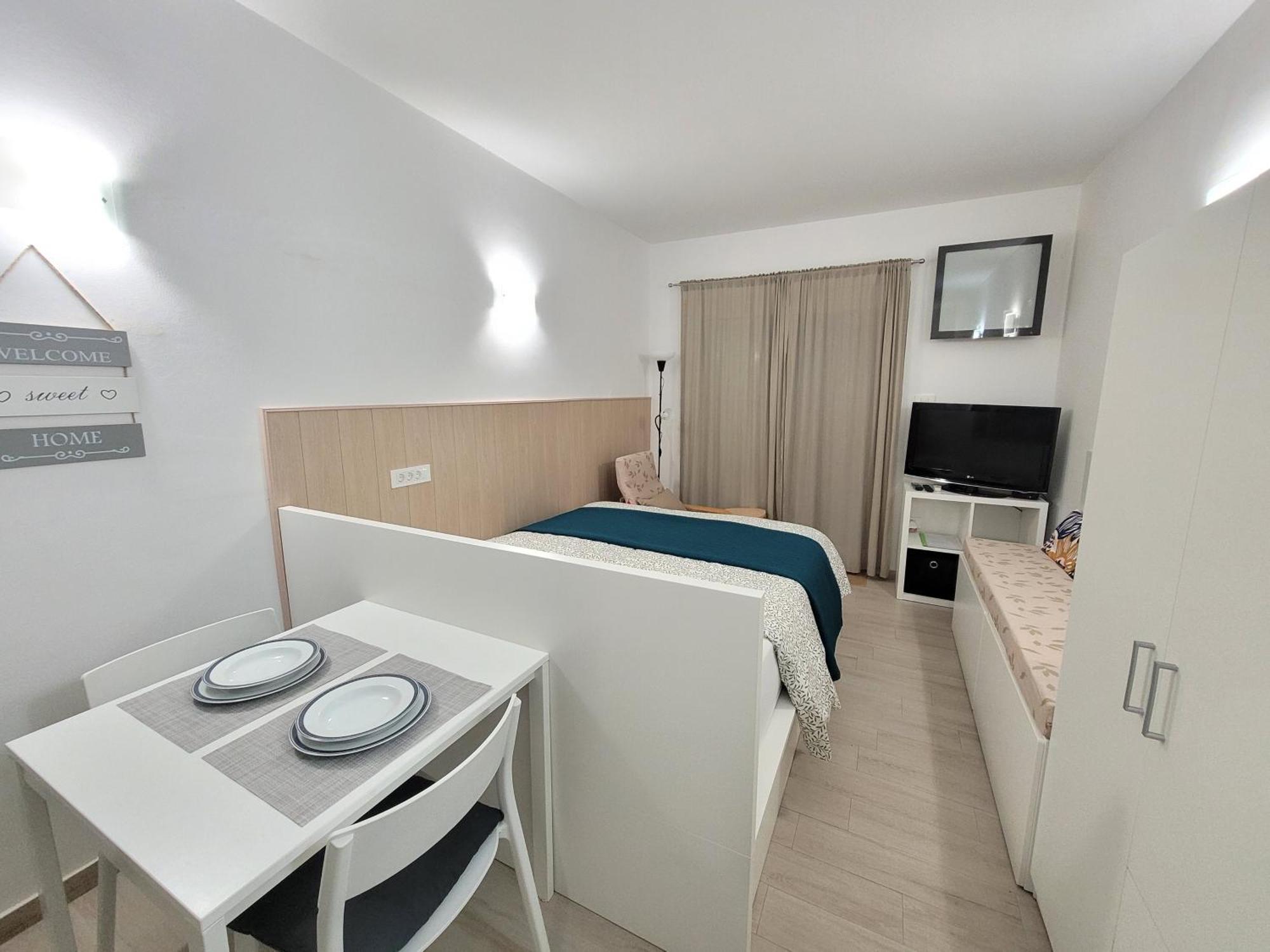 Apartma Zusterna Za Bazenom Koper Buitenkant foto