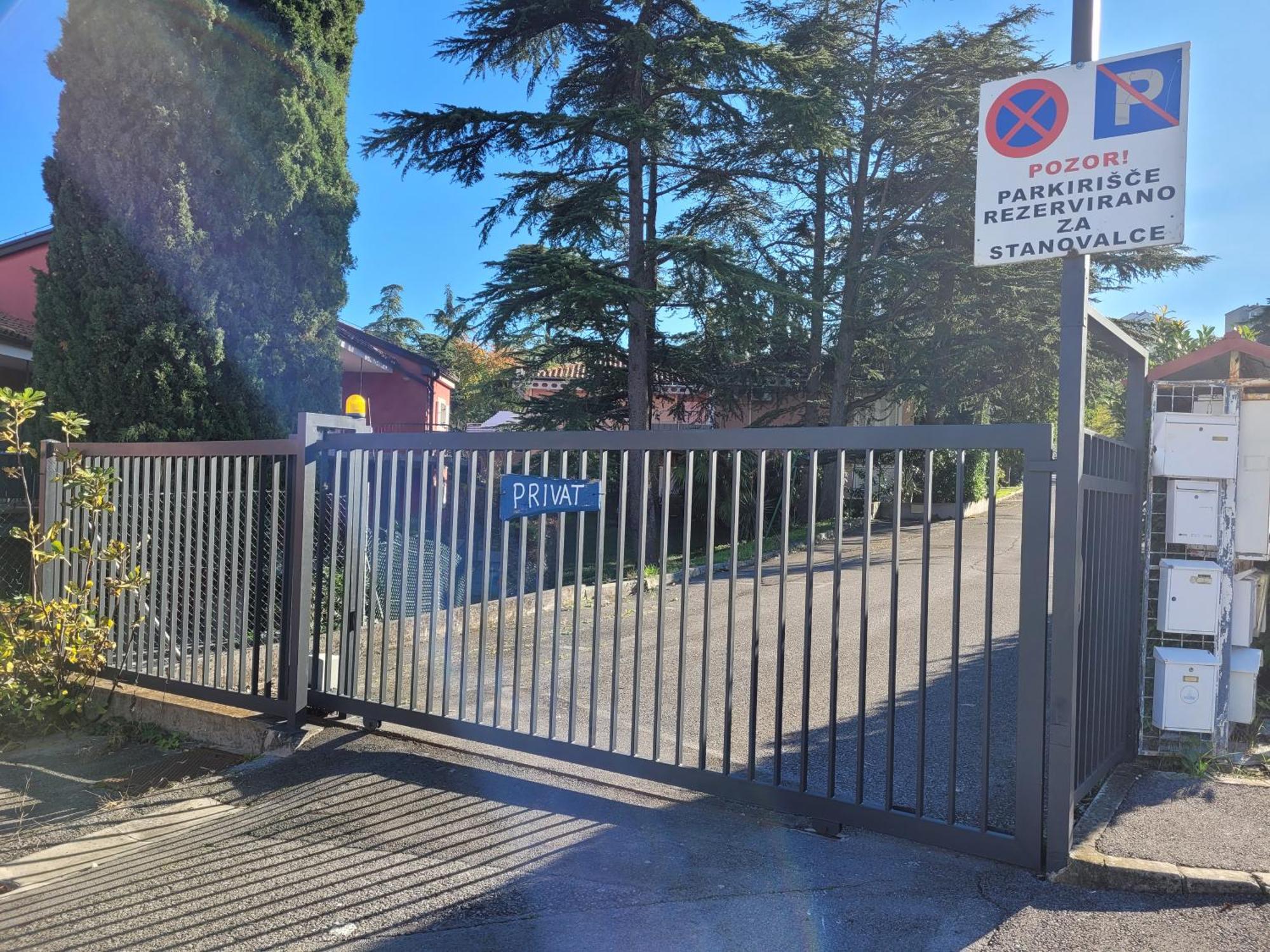 Apartma Zusterna Za Bazenom Koper Buitenkant foto